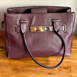 Coach | Medium Sachet | Plum Purple